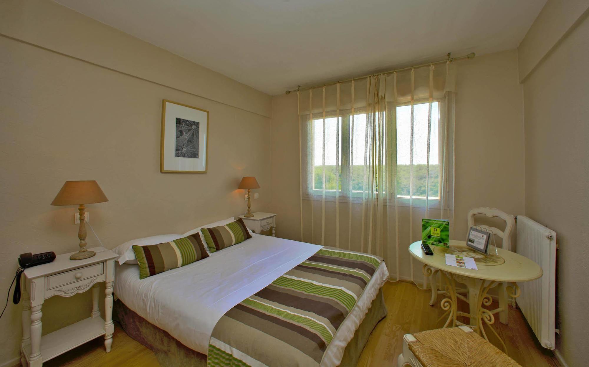 Logis Hotels - Le Belvedere - Hotel 2 Etoiles Et Restaurant 로카마두르 외부 사진