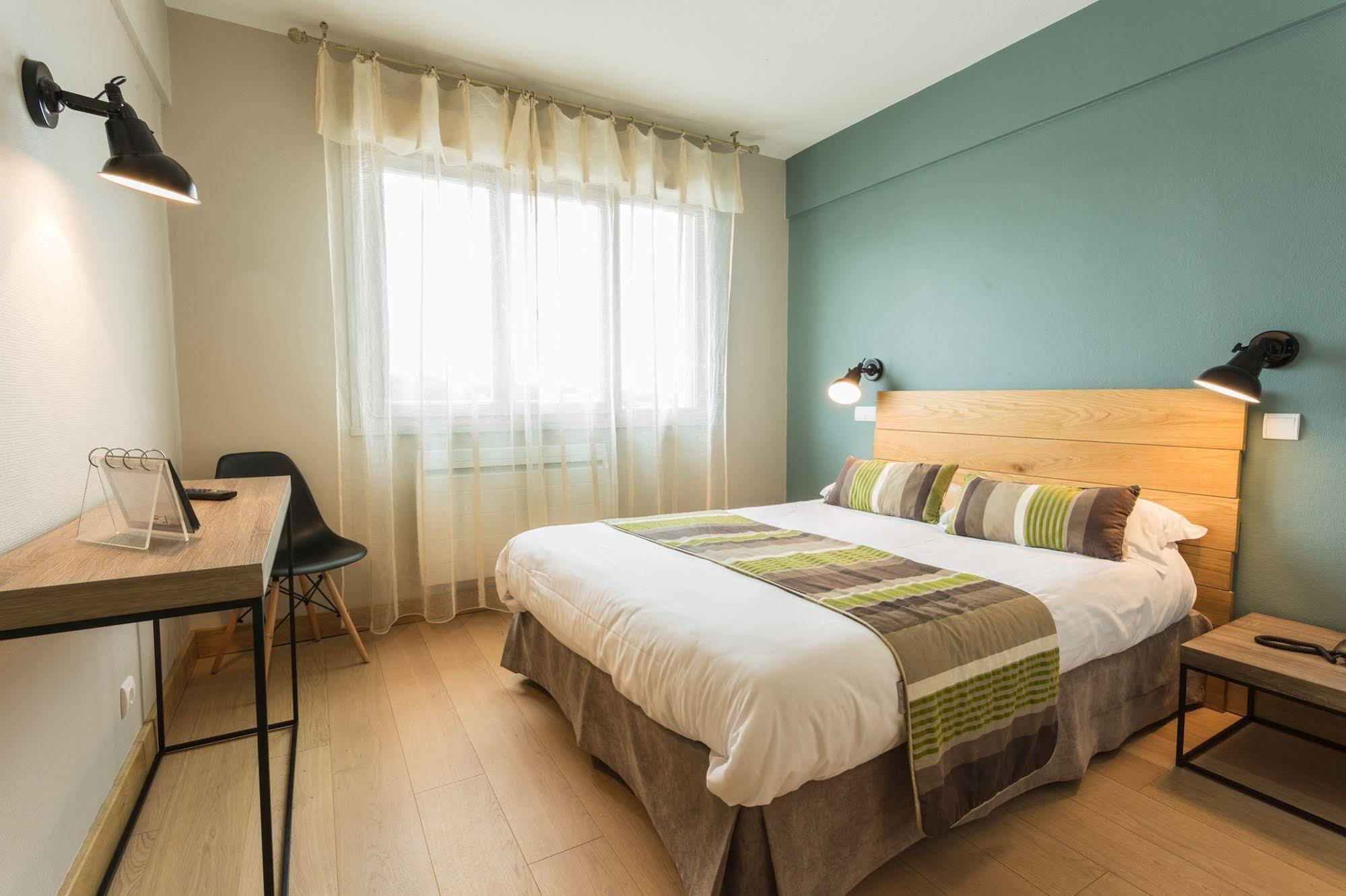 Logis Hotels - Le Belvedere - Hotel 2 Etoiles Et Restaurant 로카마두르 외부 사진